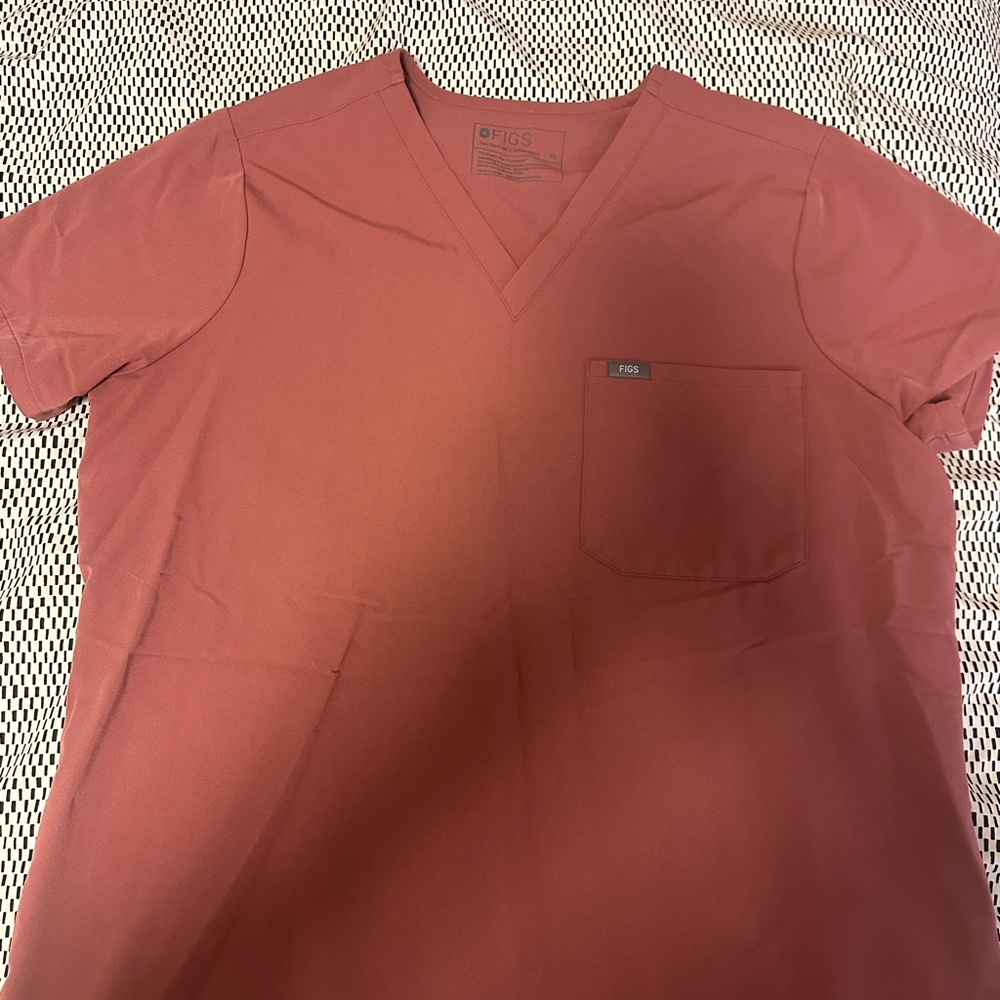 Fig’s Catarina One pocket scrub top in Mauve